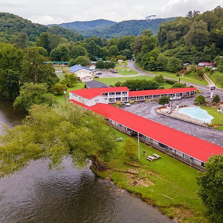 Lloyd'S On The River Country Inn By Oyo บรายซันซิตี ภายนอก รูปภาพ