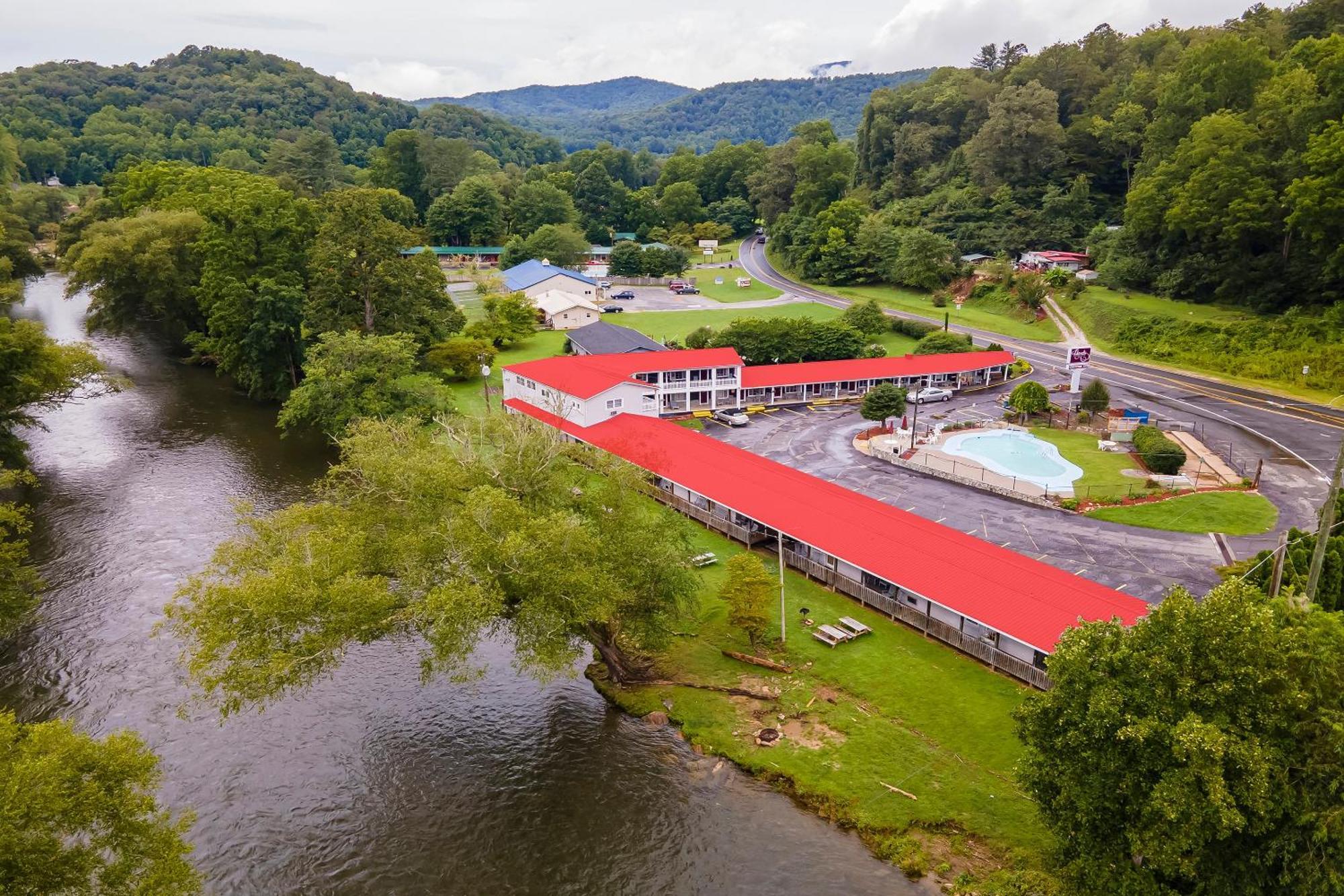 Lloyd'S On The River Country Inn By Oyo บรายซันซิตี ภายนอก รูปภาพ
