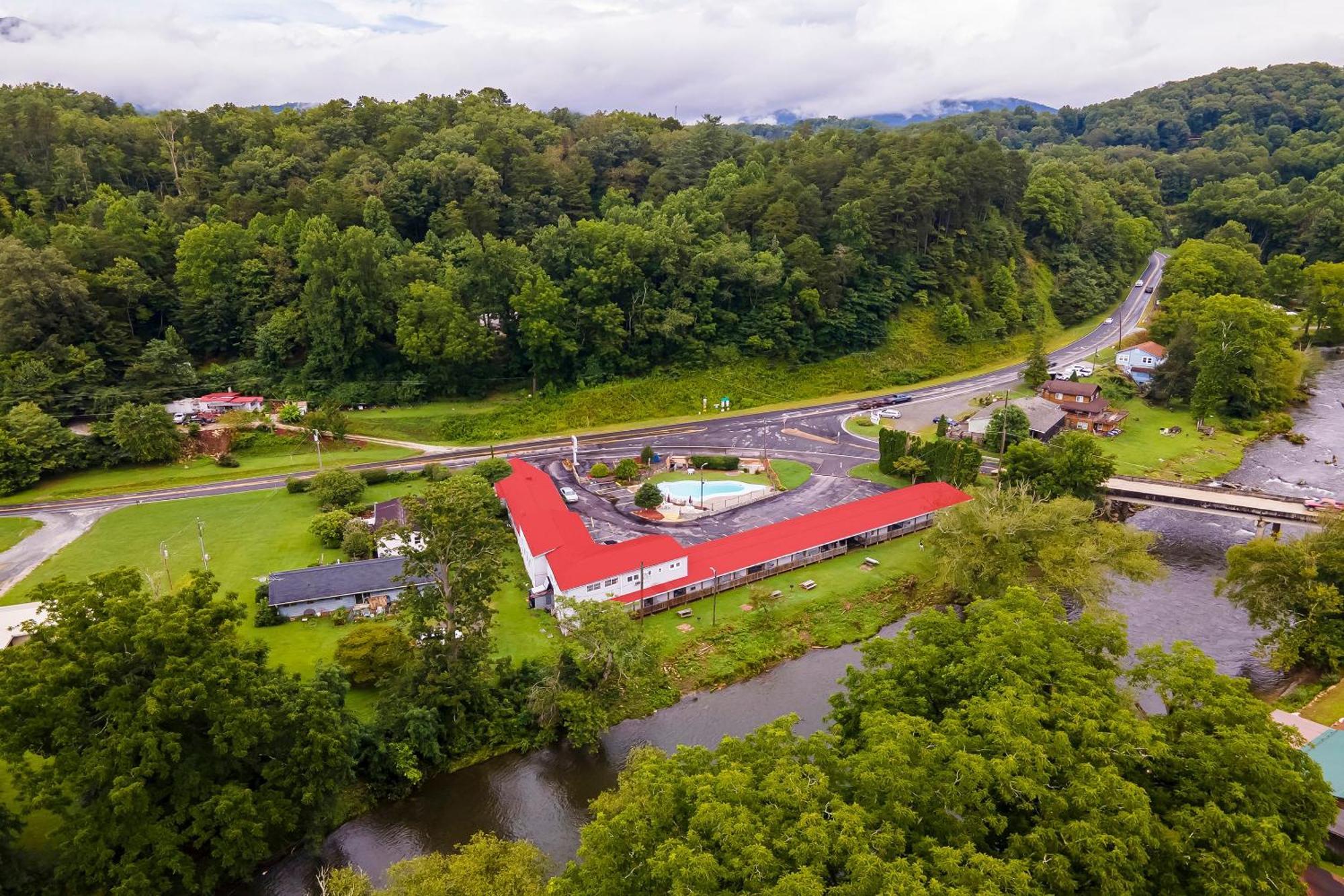 Lloyd'S On The River Country Inn By Oyo บรายซันซิตี ภายนอก รูปภาพ