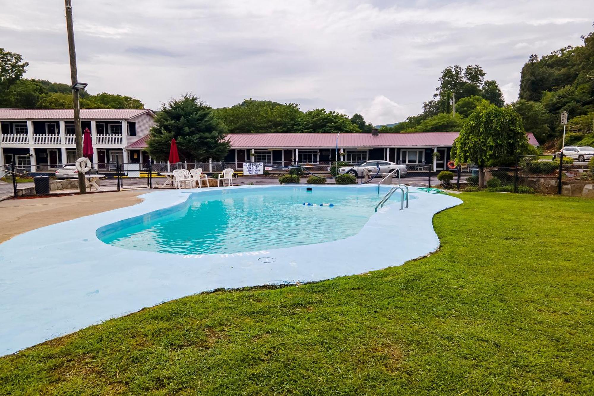 Lloyd'S On The River Country Inn By Oyo บรายซันซิตี ภายนอก รูปภาพ