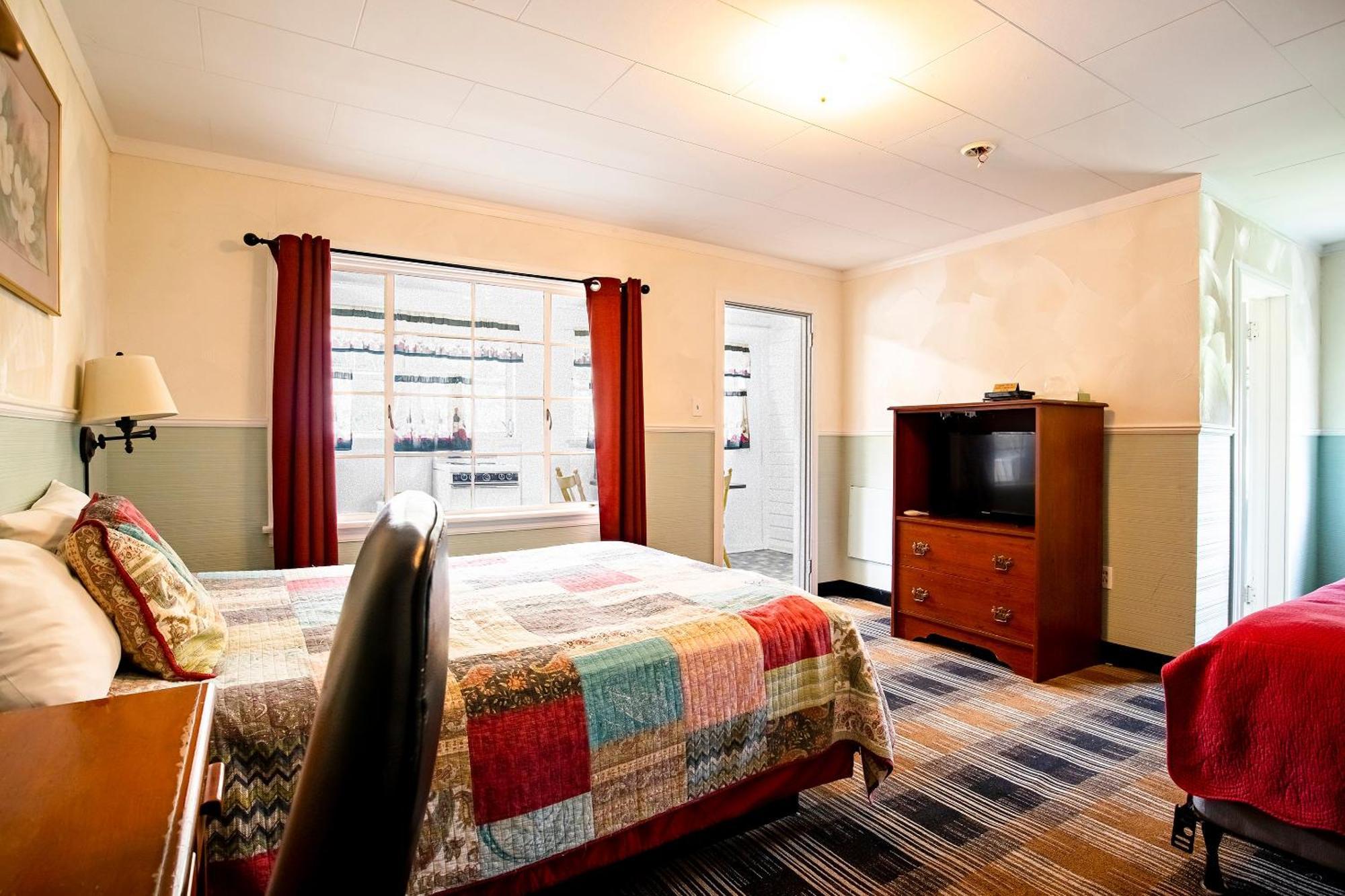 Lloyd'S On The River Country Inn By Oyo บรายซันซิตี ภายนอก รูปภาพ