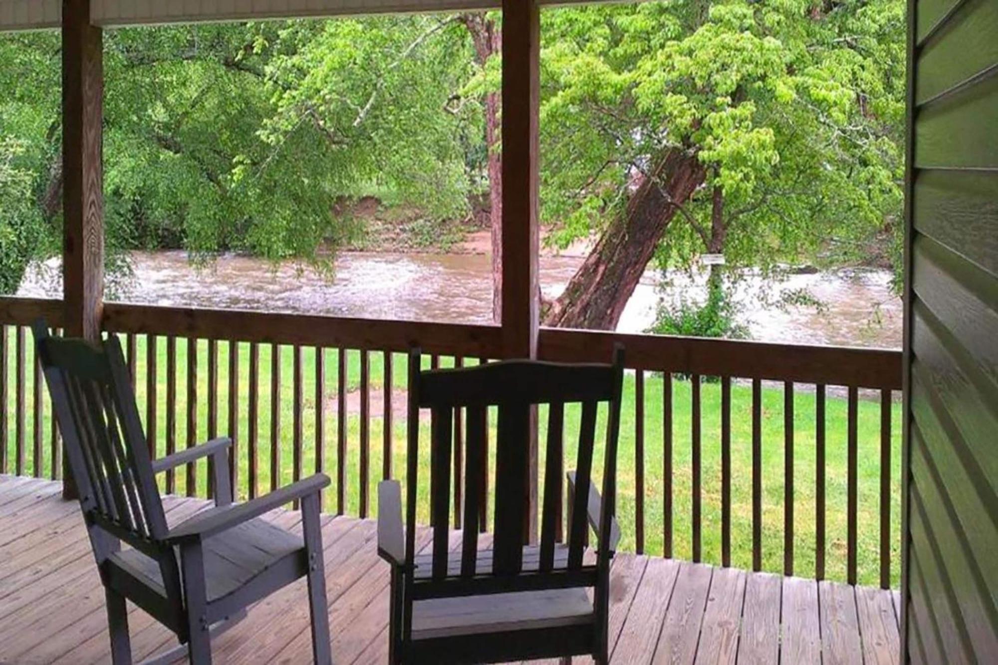 Lloyd'S On The River Country Inn By Oyo บรายซันซิตี ภายนอก รูปภาพ
