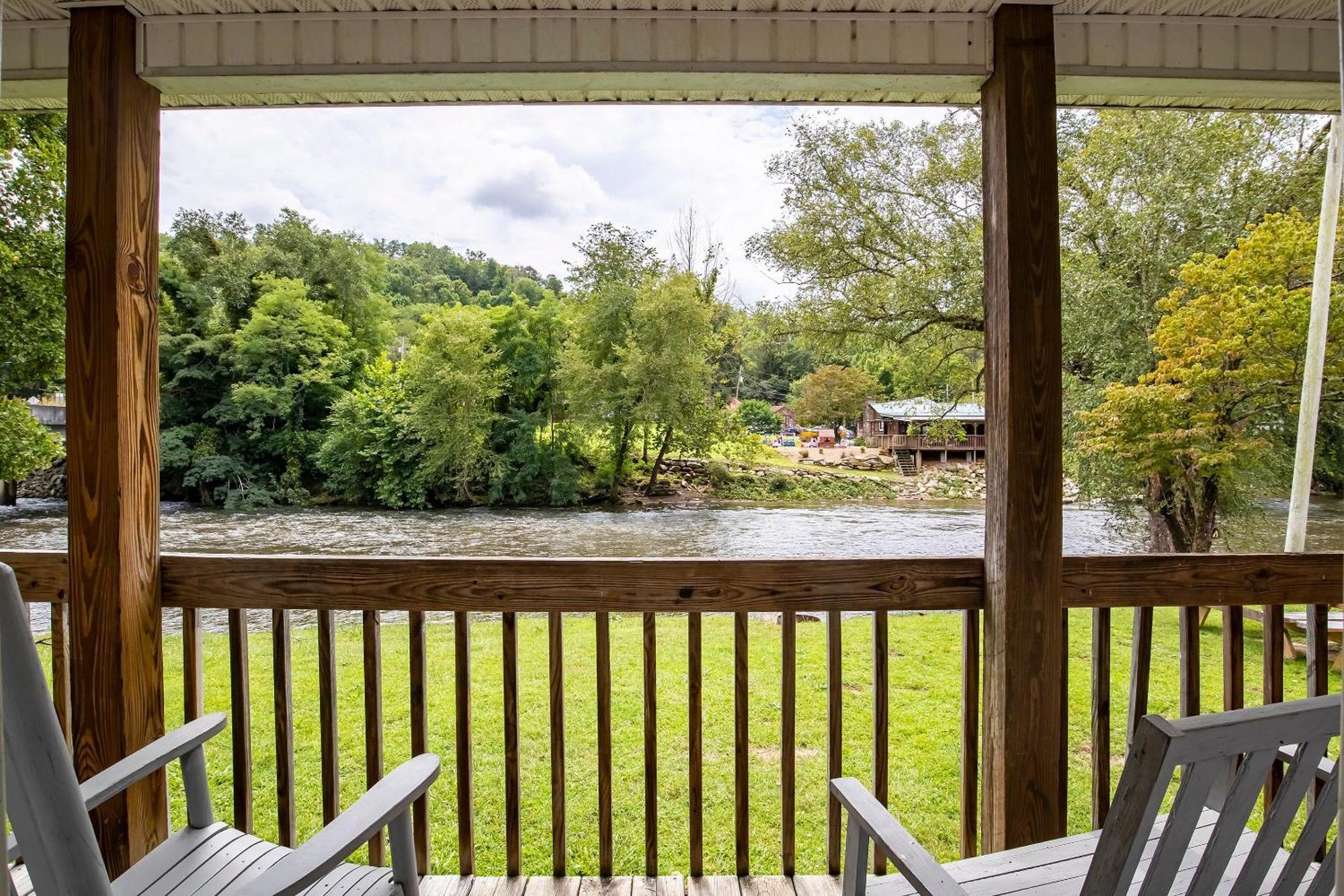 Lloyd'S On The River Country Inn By Oyo บรายซันซิตี ภายนอก รูปภาพ